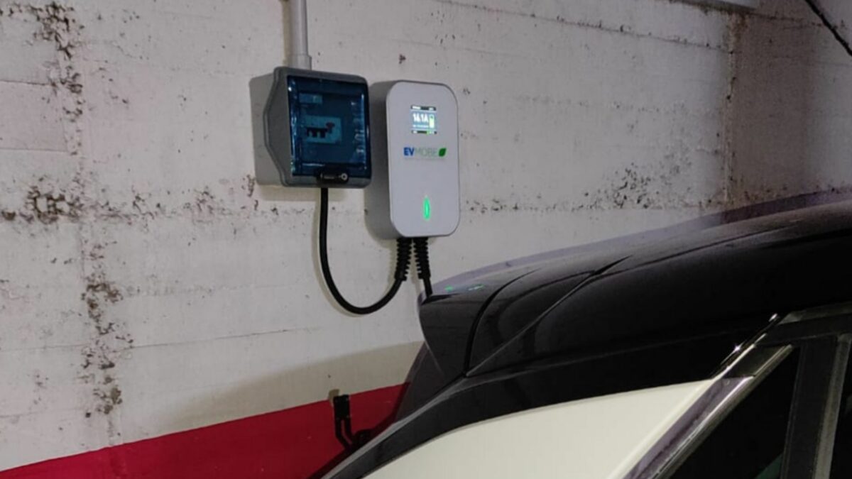 Cargador de coche eléctrico para garajes comunitarios y hogares